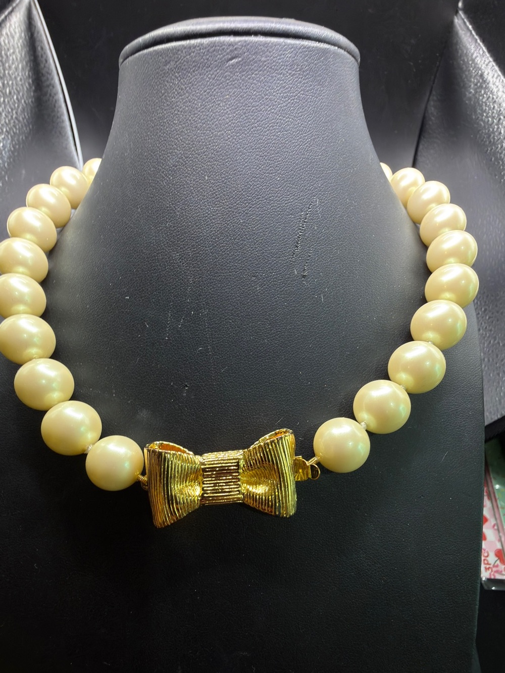 KATE SPADE ALL WRAPPED UP GLASS PEARL GOLD TONE RIBBON BOW NECKLACE - Picture 10 of 12